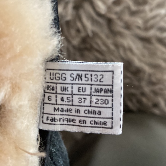 UGG Retro Cargo Pocket Boot in Black Suede - Picture 8 of 12